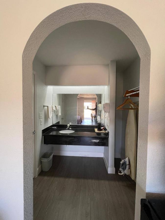 Western Inn West Columbia Bagian luar foto