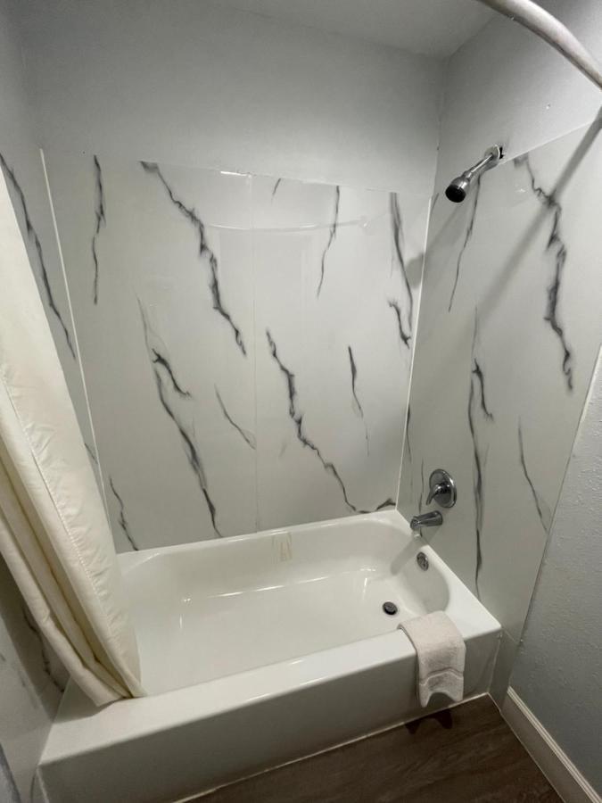 Western Inn West Columbia Bagian luar foto
